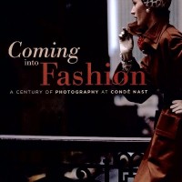 Coming into Fashion: Un siglo de fotografía de Moda